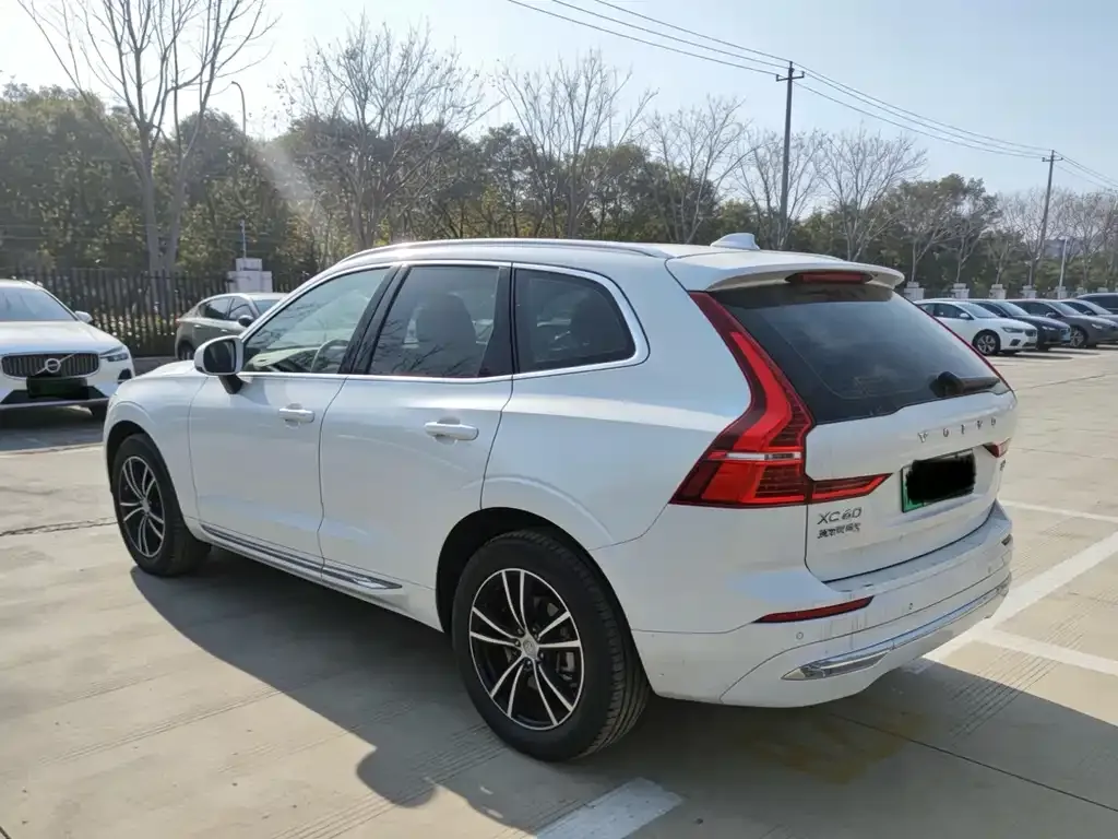Volvo XC60 PHEV — фото 6