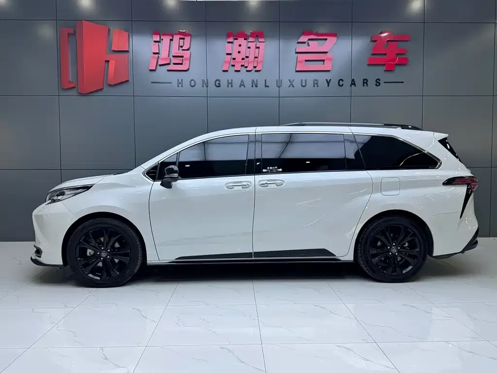 Toyota Sienna 2023 из CN, фото 2