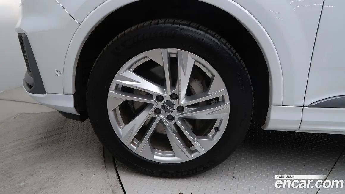 Audi Q7 2021 из KR, фото 2