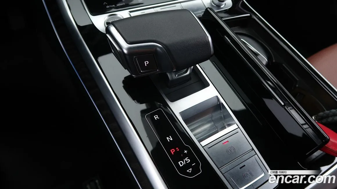 Audi Q7 2021 из KR, фото 4