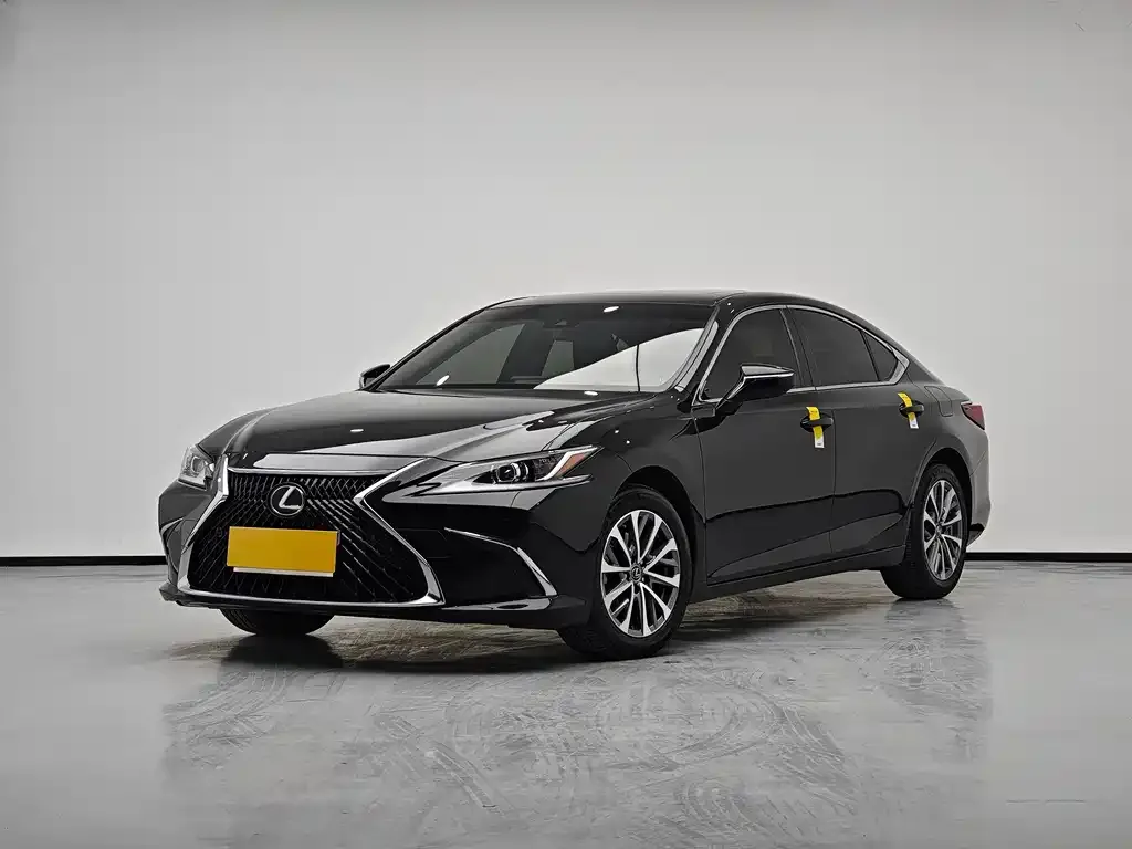 Lexus ES — фото 1