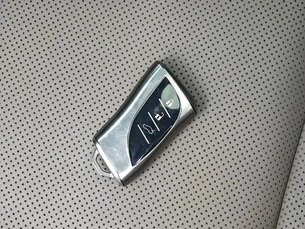 Lexus ES — фото 10