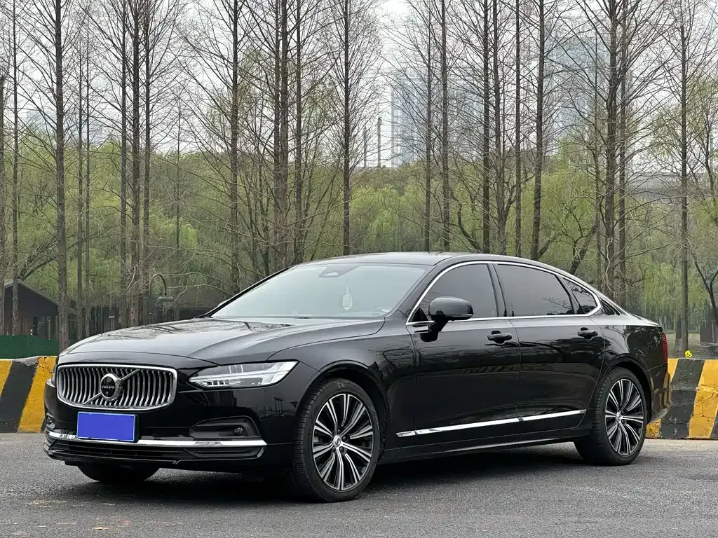 Volvo S90 — фото 1
