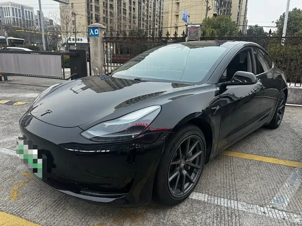 Tesla Model 3 — фото 1