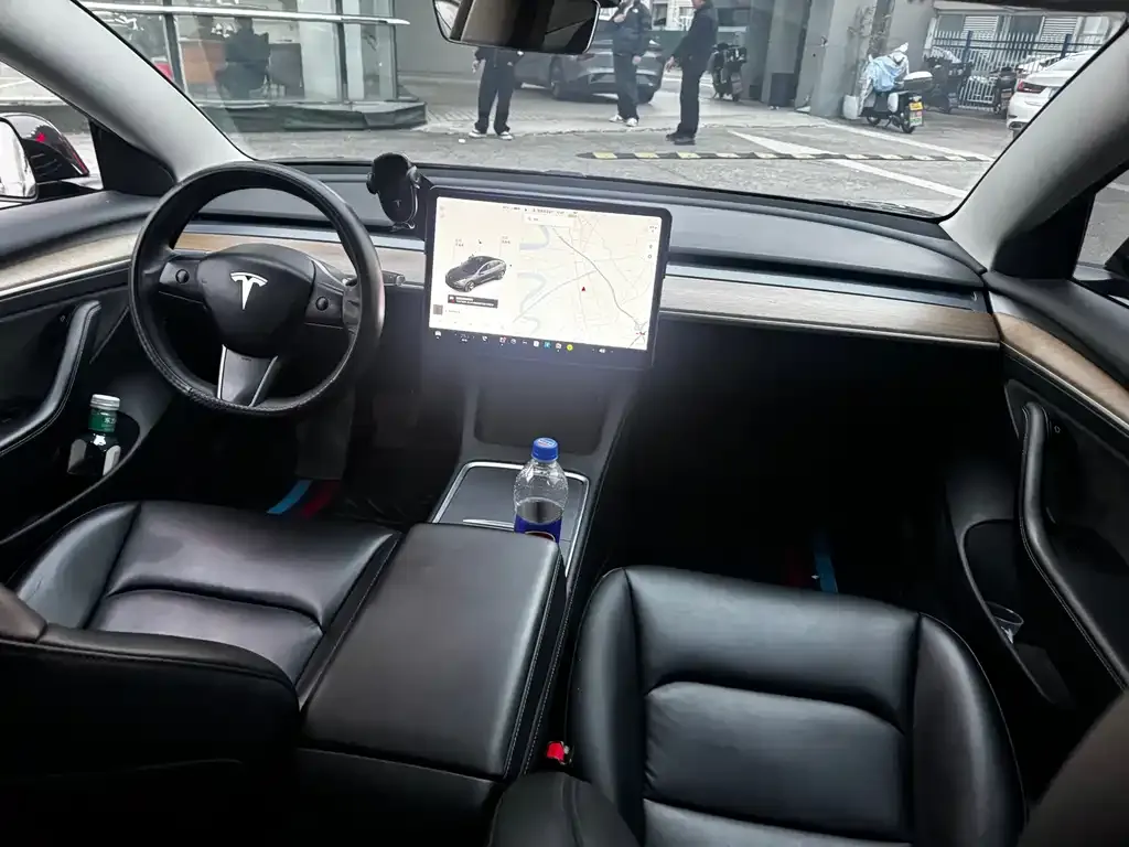 Tesla Model 3 — фото 4