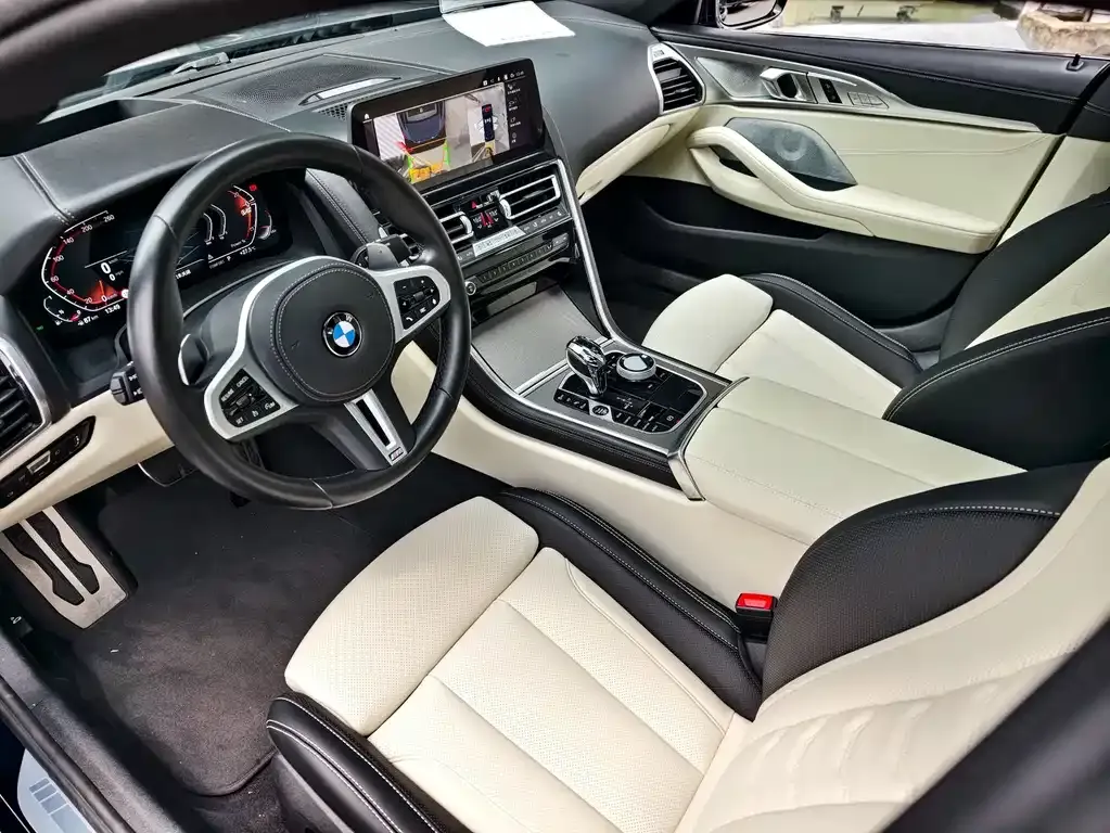 BMW 8 Series — фото 2