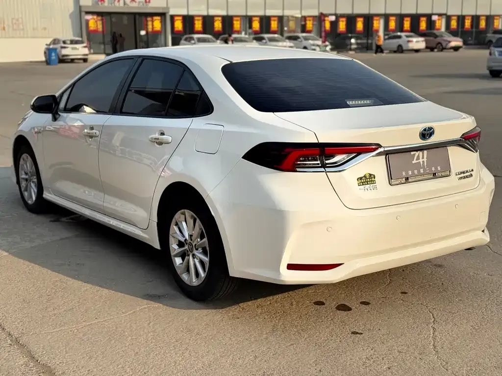 Toyota Corolla — фото 5