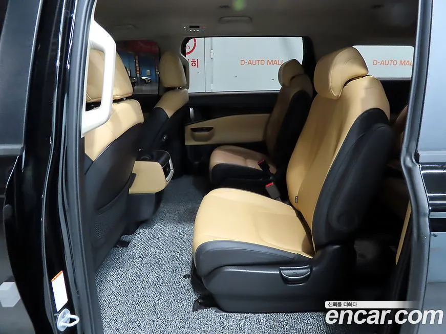 Kia Carnival — фото 10