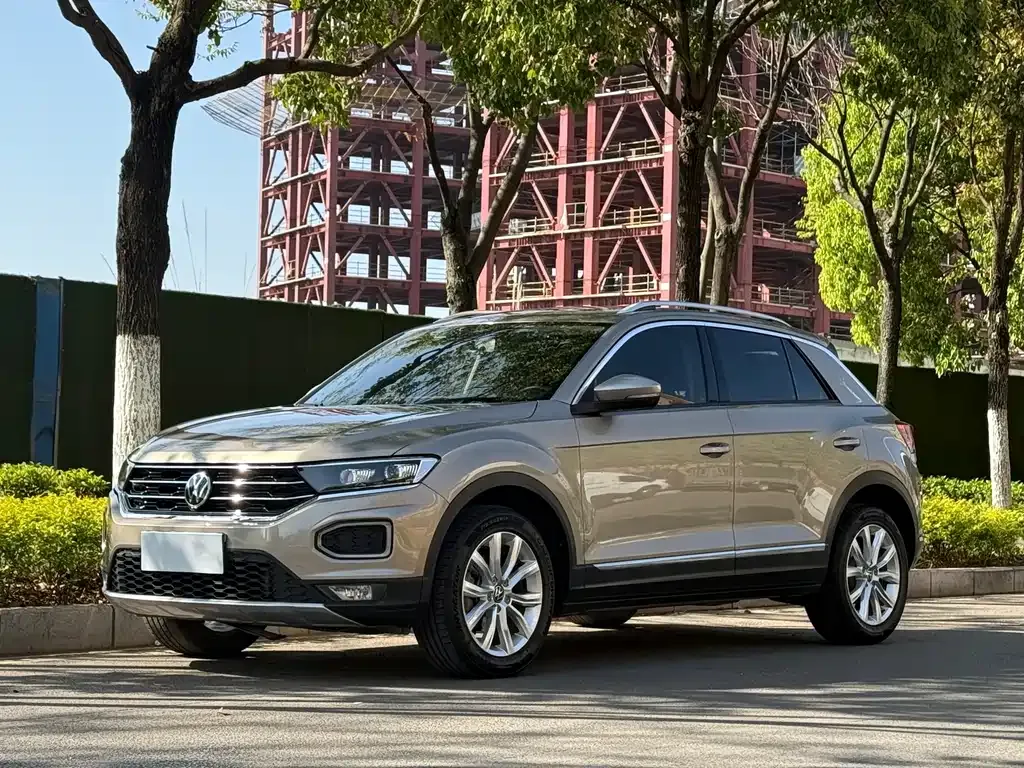 Volkswagen T-Roc — фото 1