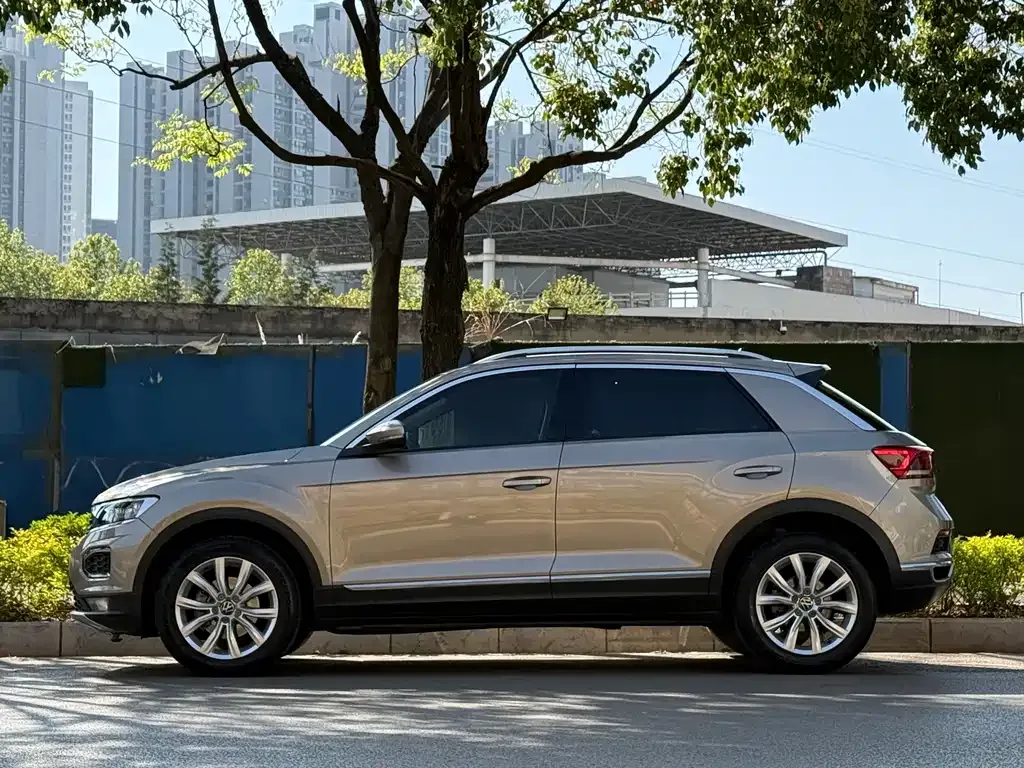 Volkswagen T-Roc — фото 4