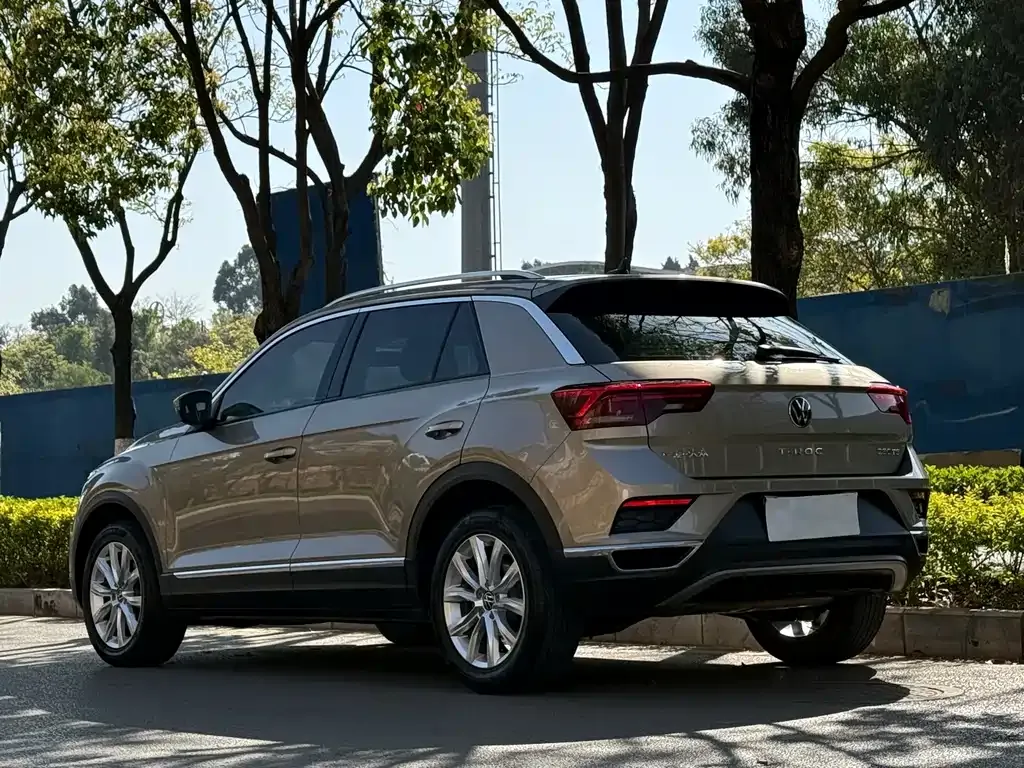 Volkswagen T-Roc — фото 7