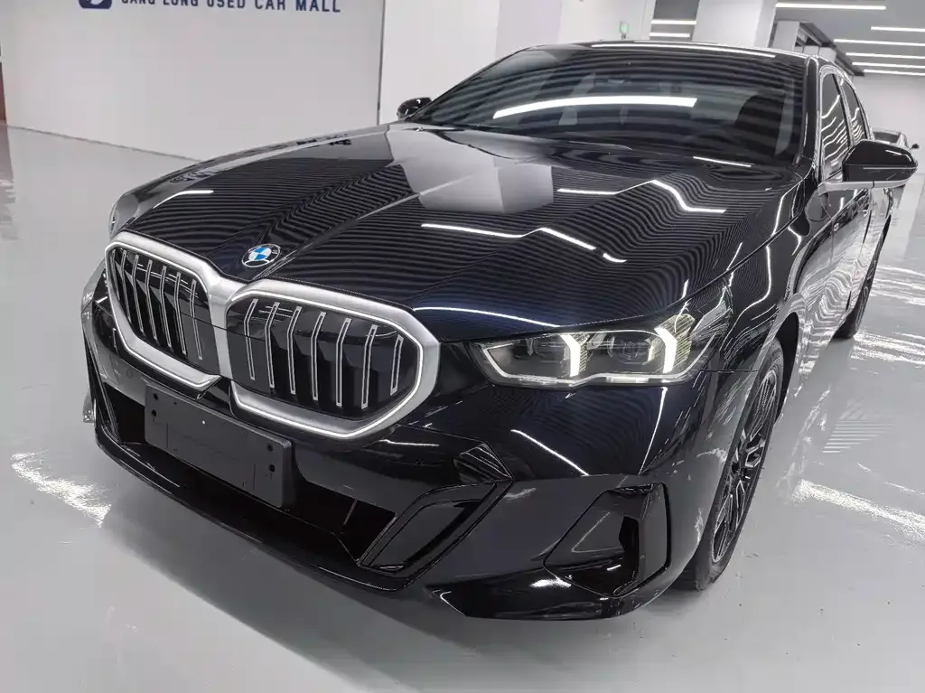BMW 5 Series — фото 1