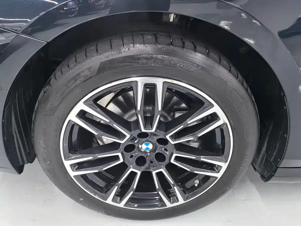 BMW 5 Series — фото 10