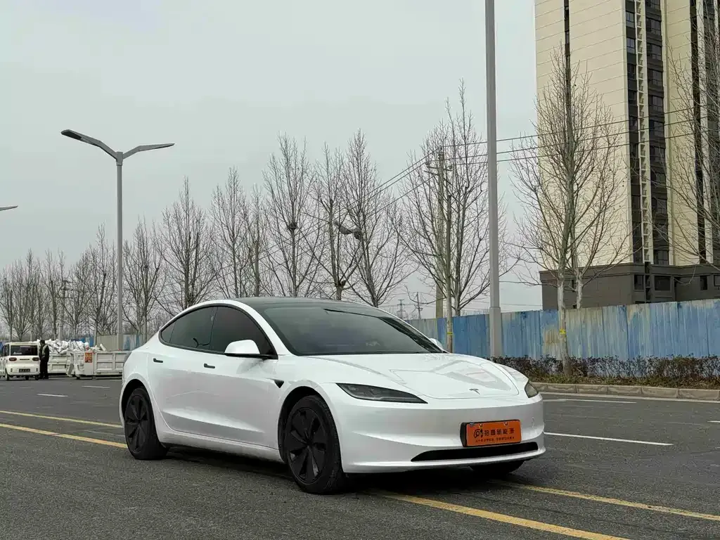 Tesla Model 3 — фото 6