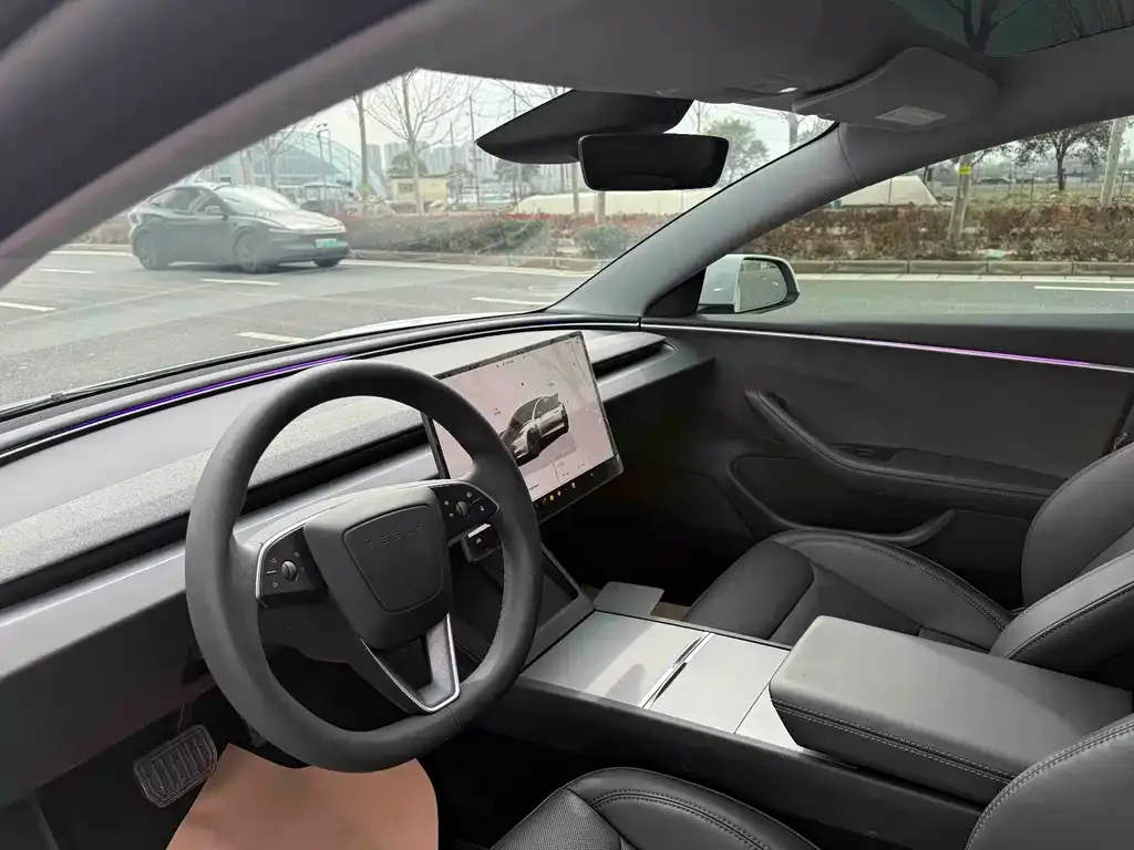 Tesla Model 3 — фото 2
