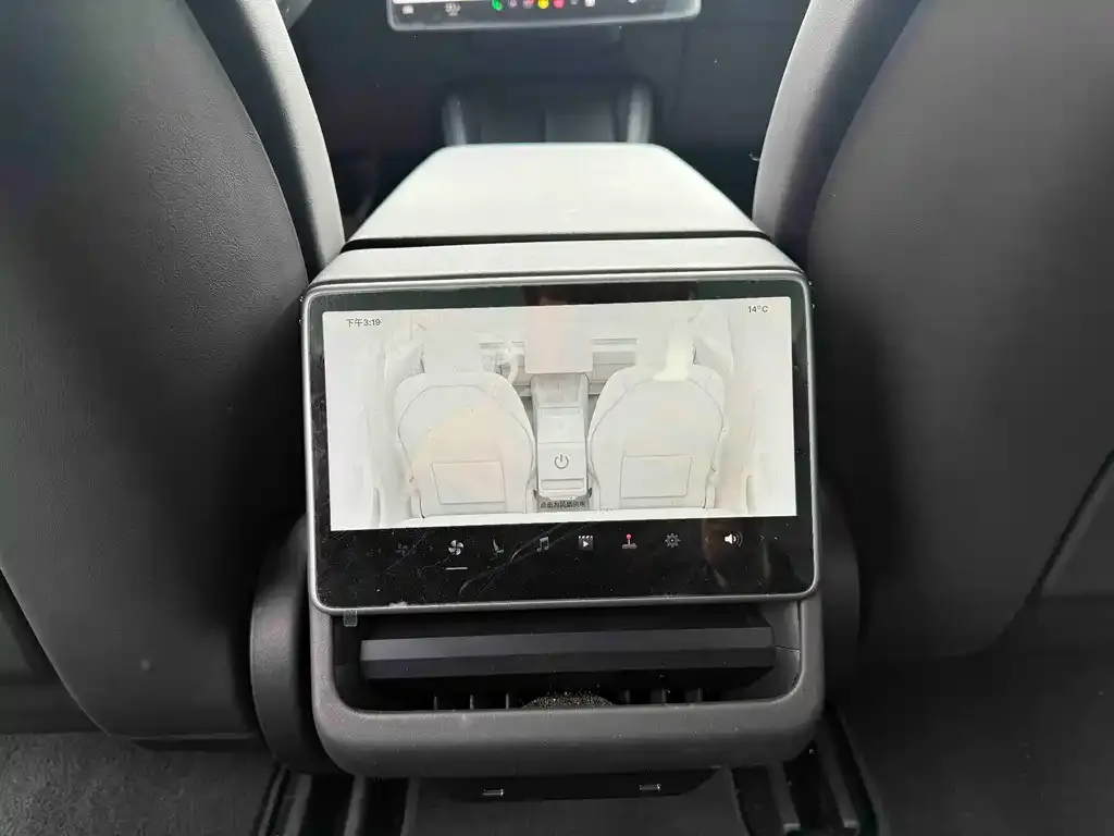 Tesla Model 3 — фото 3