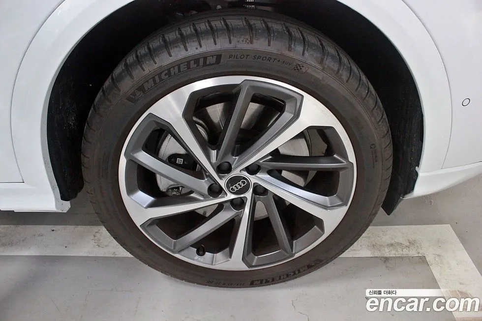 Audi Q5 2025 из KR, фото 4