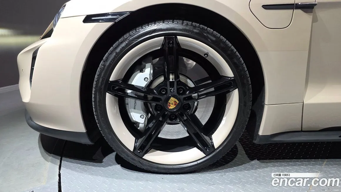 Porsche Taycan 2023 из KR, фото 9