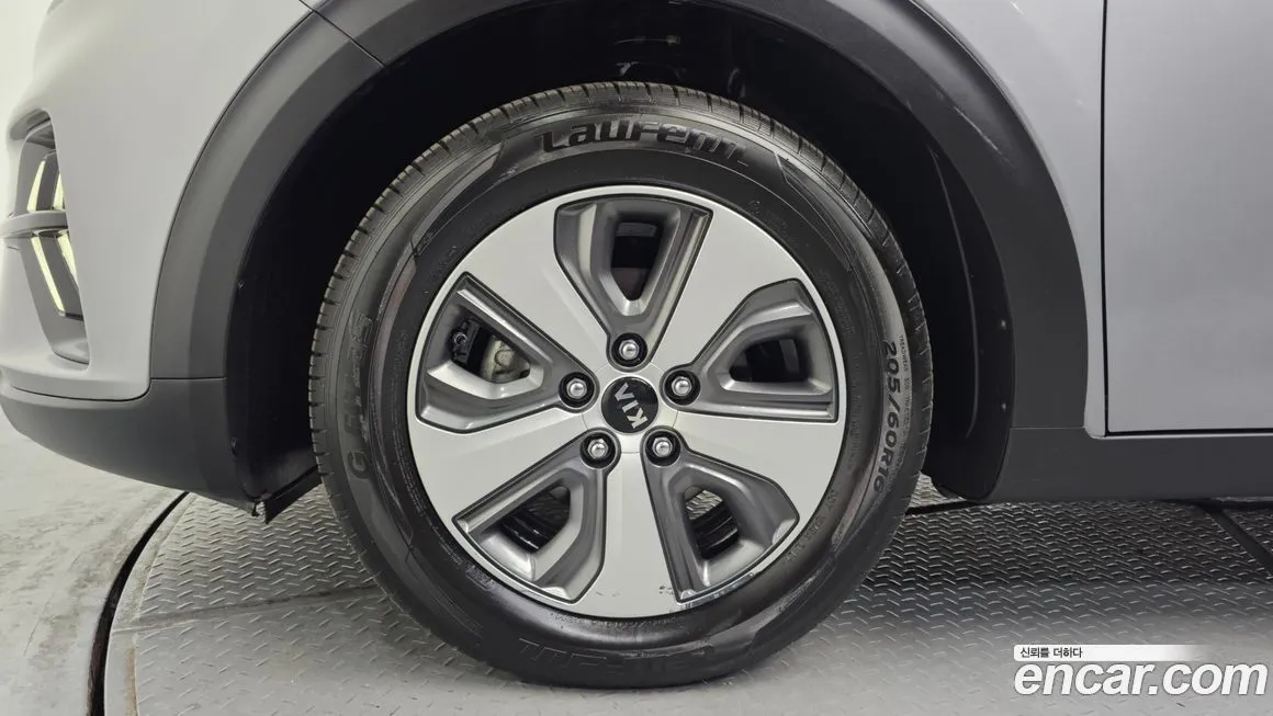 Kia Niro — фото 10