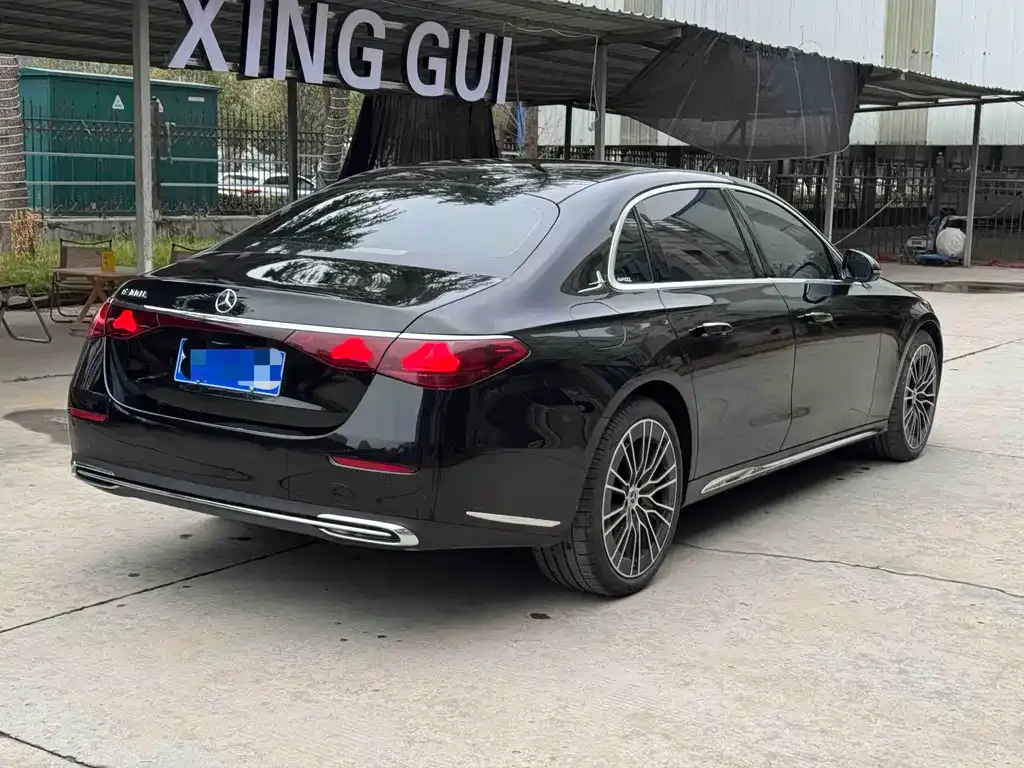 Mercedes-Benz E-Class — фото 4