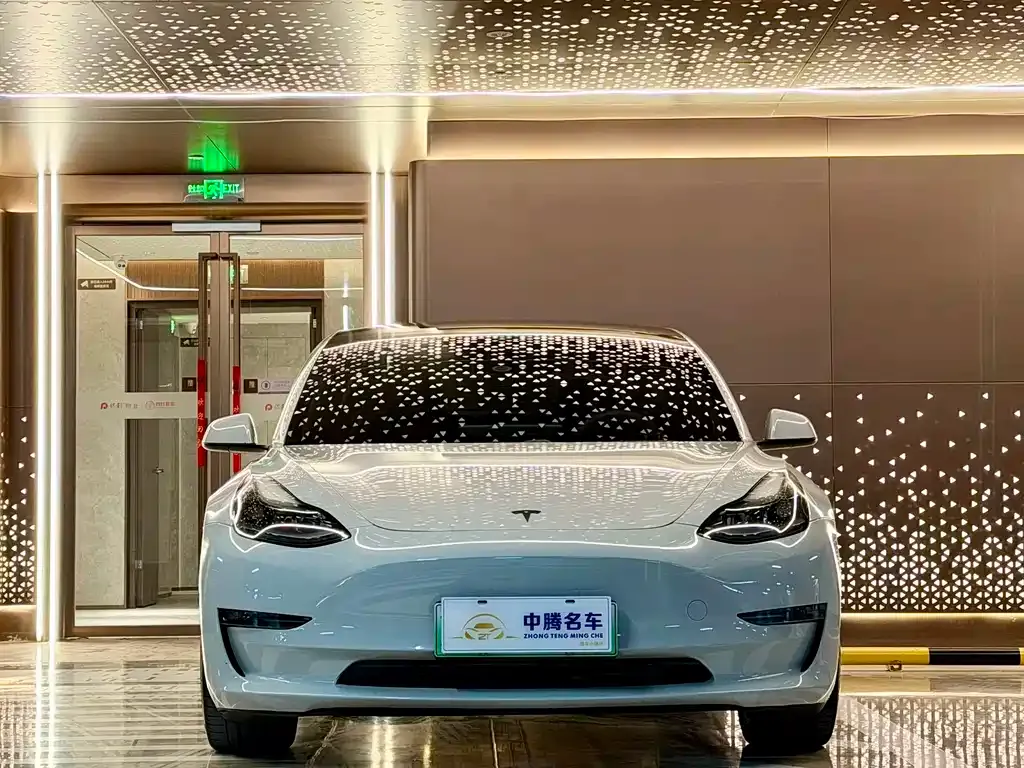 Tesla Model 3 — фото 9