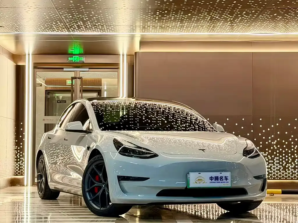 Tesla Model 3 — фото 10