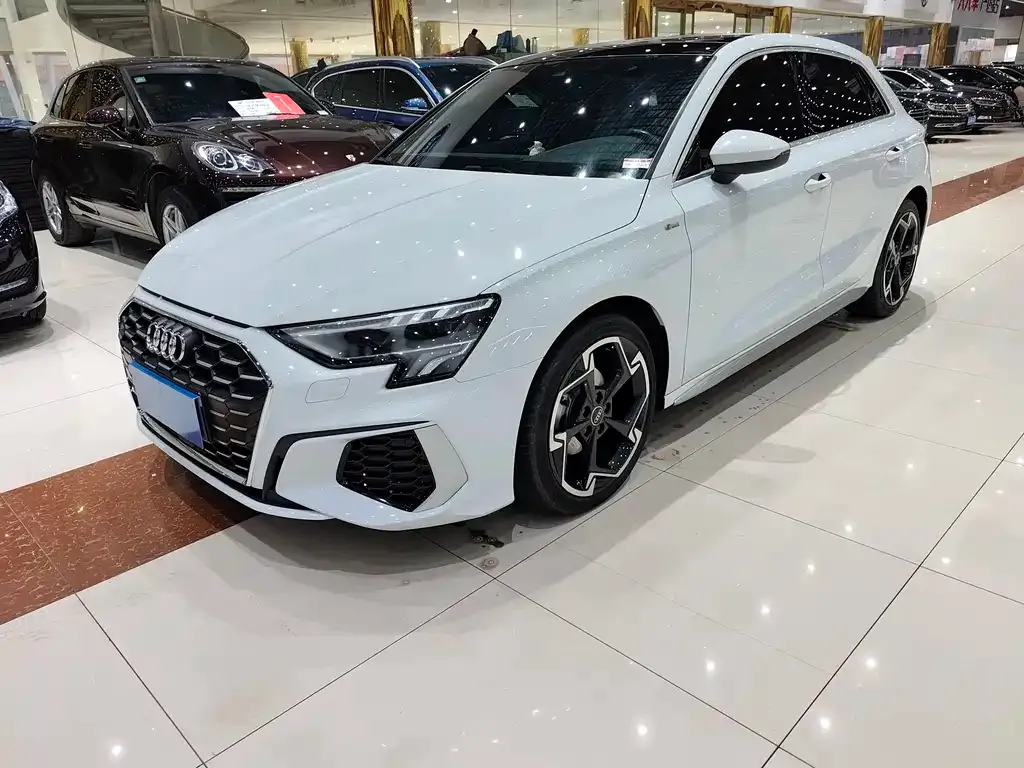 Audi A3 2024 из CN, фото 1