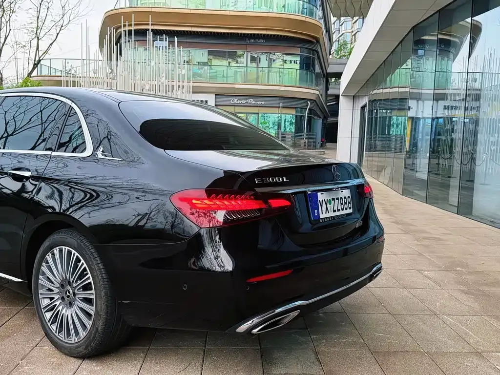 Mercedes-Benz E-Class — фото 4