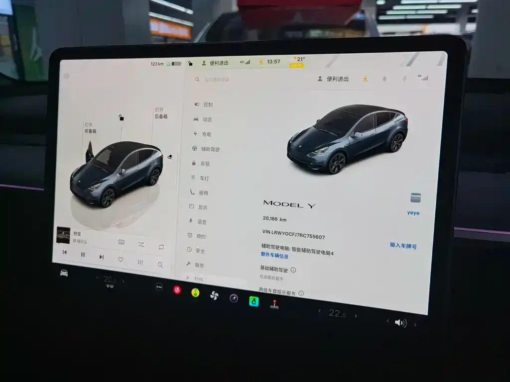 Tesla Model Y — фото 10