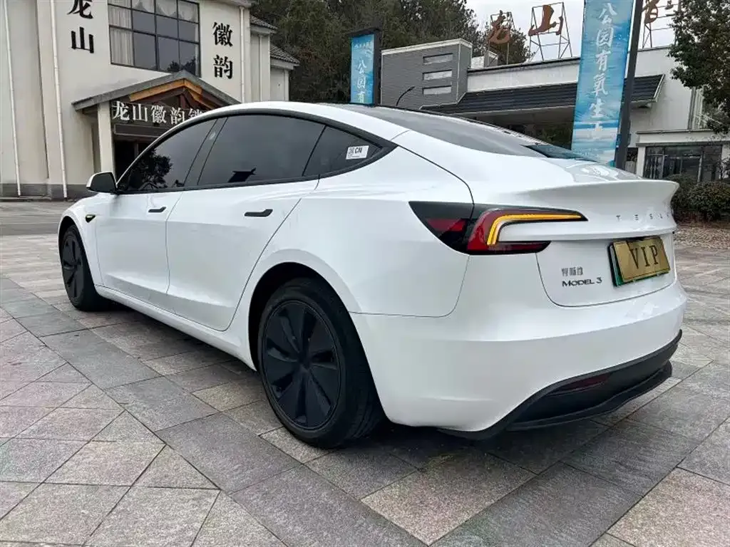 Tesla Model 3 — фото 9