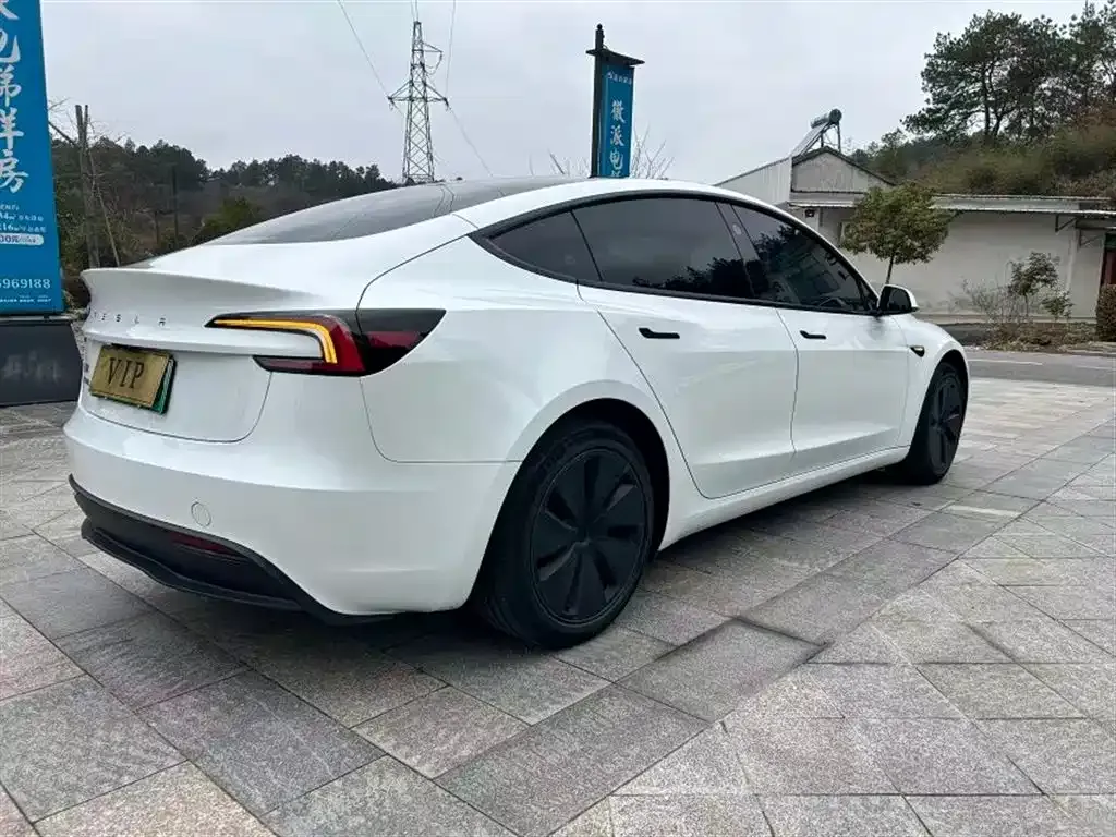 Tesla Model 3 — фото 7