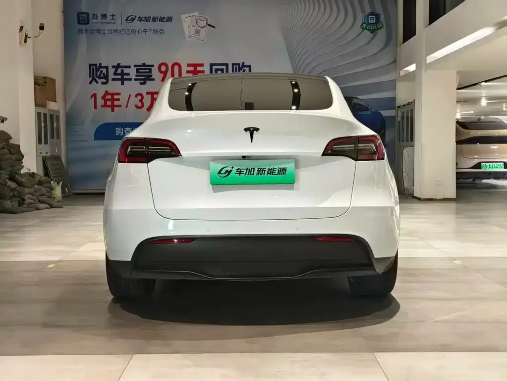 Tesla Model Y — фото 5