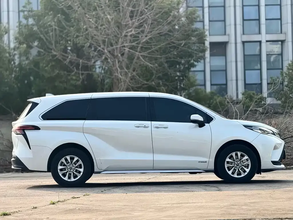 Toyota Granvia — фото 8