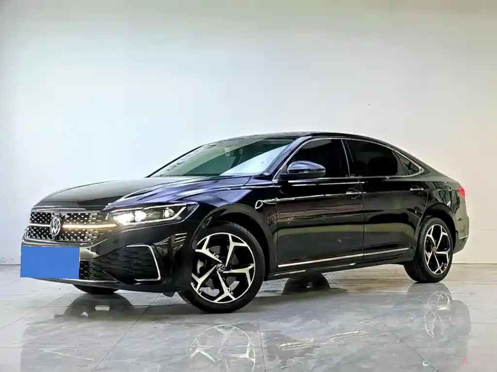 Volkswagen Passat — фото 1