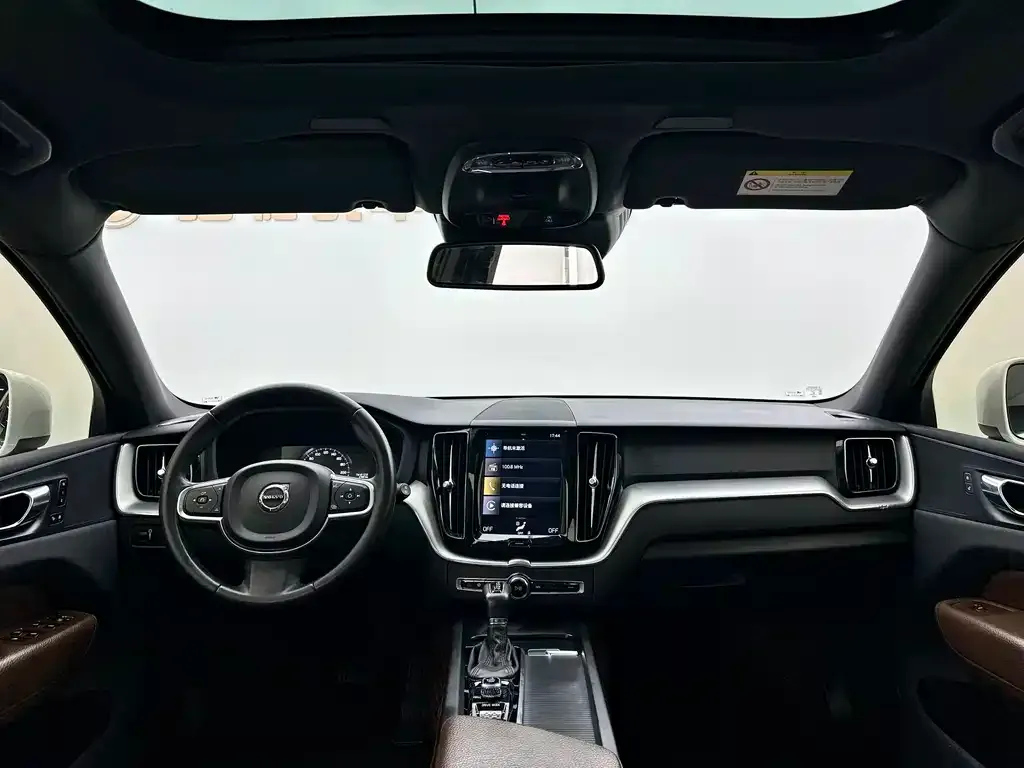 Volvo XC60 2021 из CN, фото 3