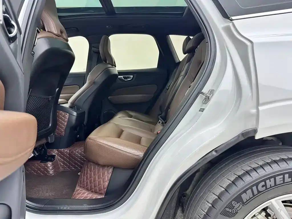 Volvo XC60 2021 из CN, фото 9