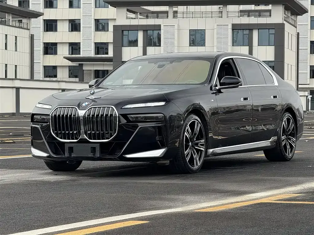 BMW 7 Series — фото 1