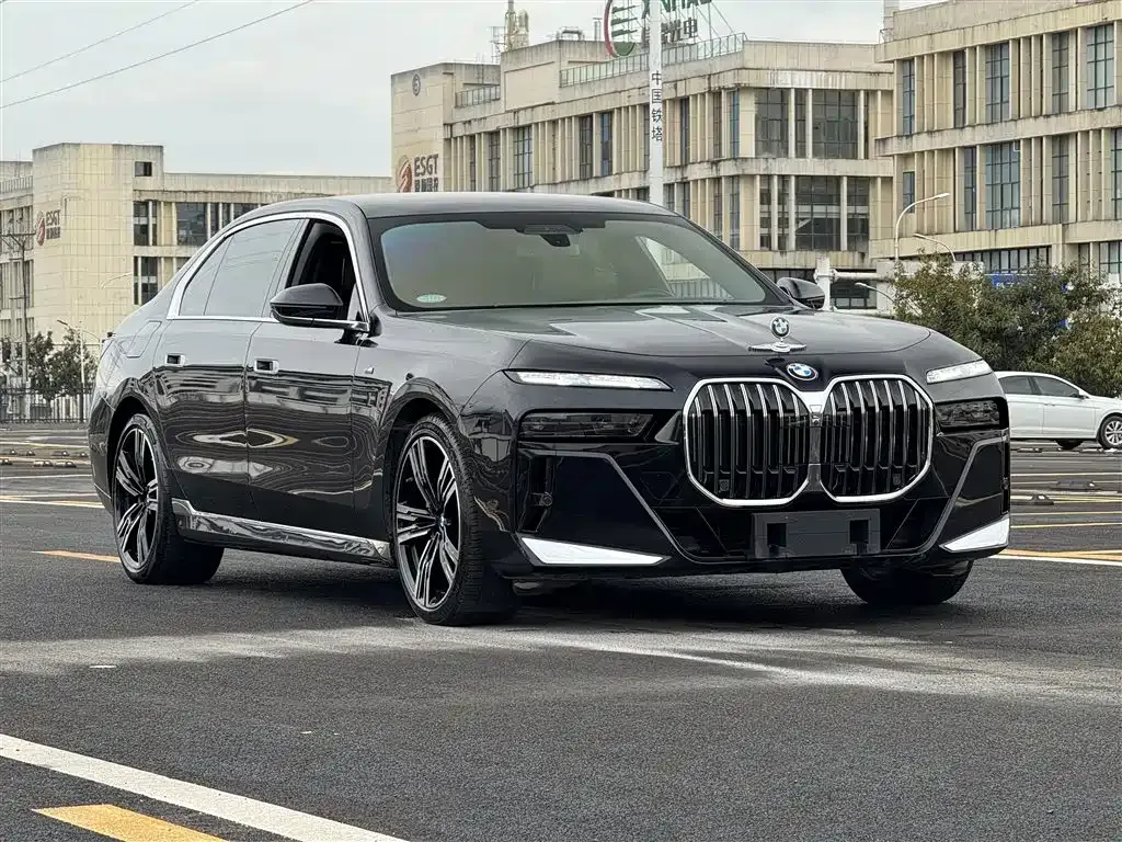 BMW 7 Series — фото 10