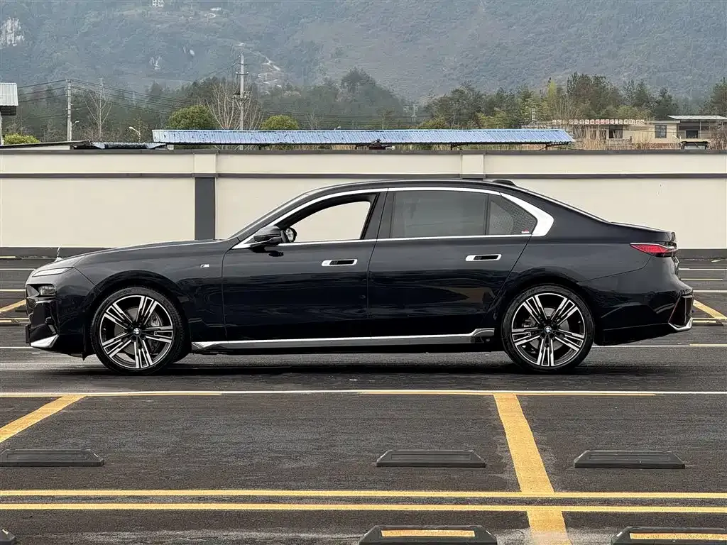 BMW 7 Series — фото 4
