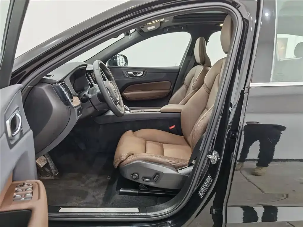 Volvo XC60 2025 из CN, фото 7