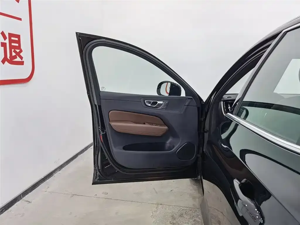 Volvo XC60 2025 из CN, фото 5