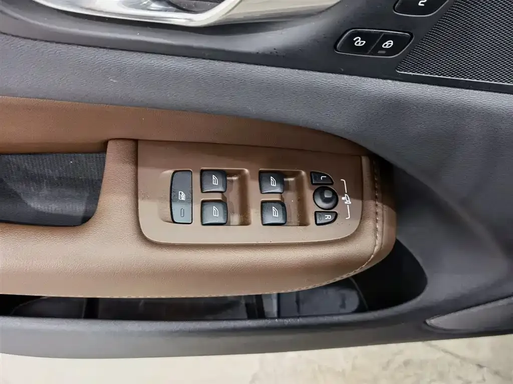 Volvo XC60 2025 из CN, фото 6