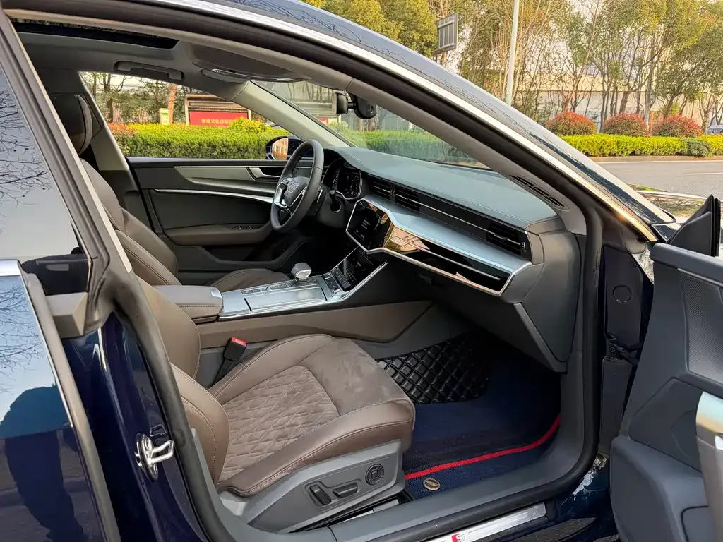 Audi A7L 2024 из CN, фото 8