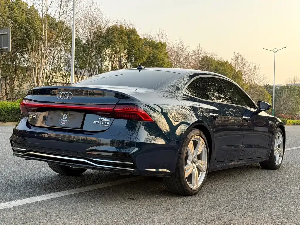 Audi A7L 2024 из CN, фото 9