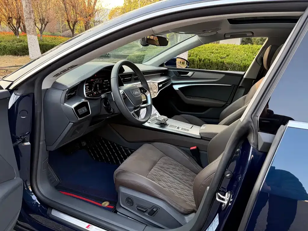 Audi A7L 2024 из CN, фото 7