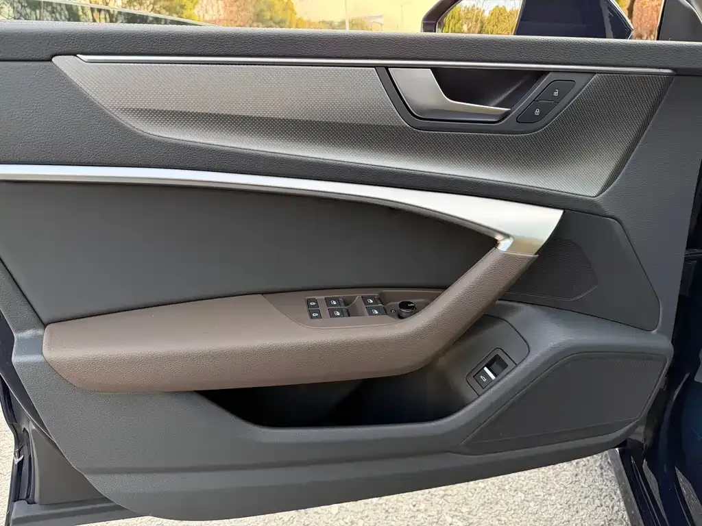 Audi A7L 2024 из CN, фото 6