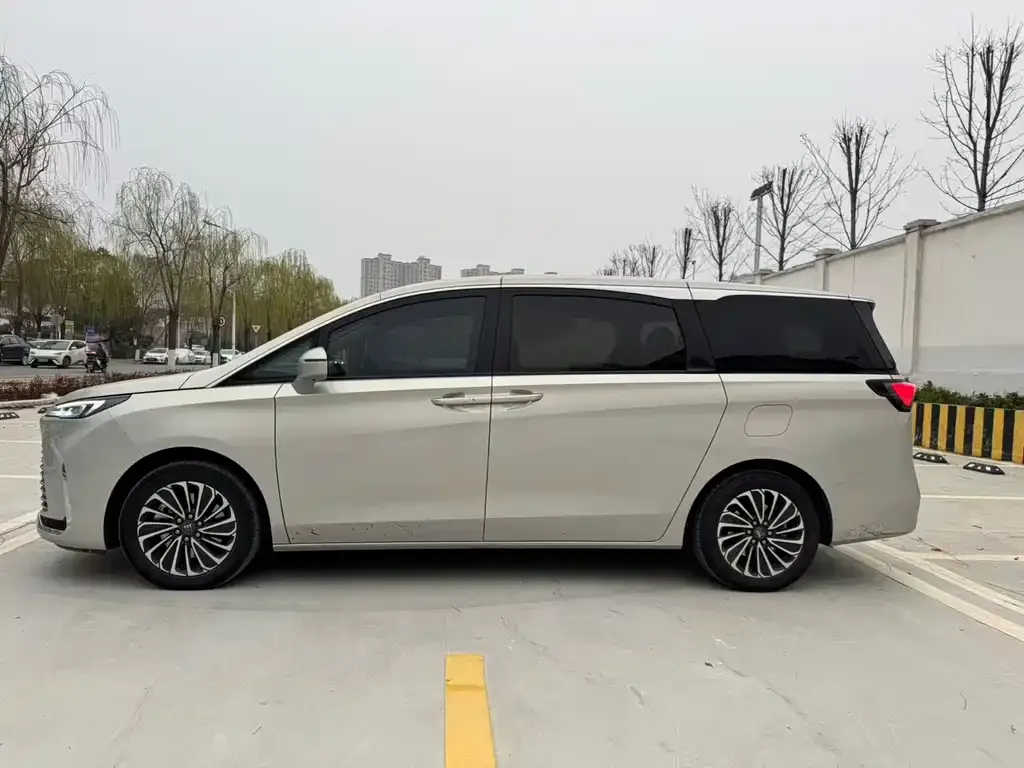 Buick GL8 Hybrid — фото 5