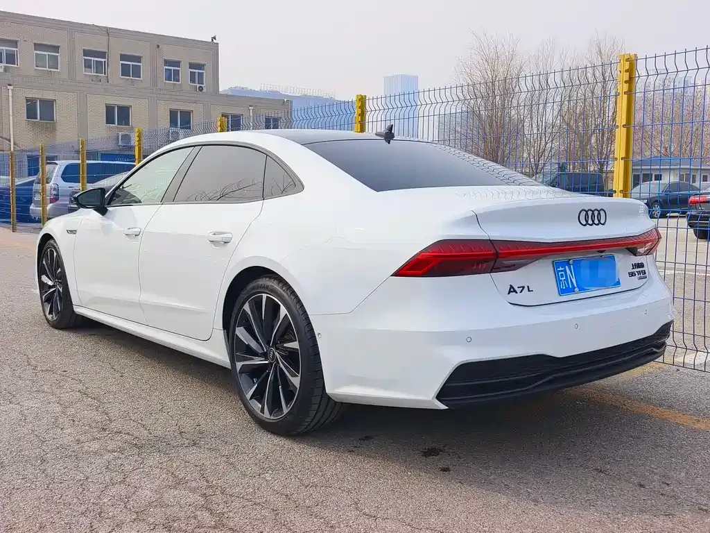 Audi A7L — фото 7