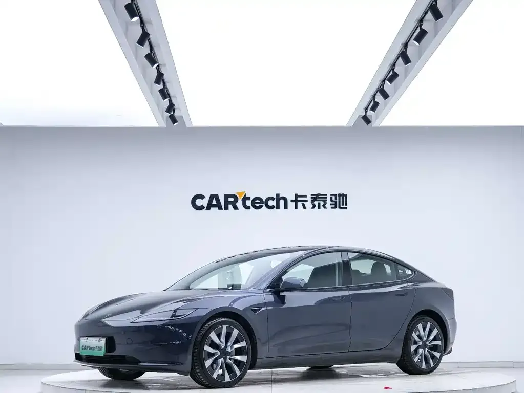 Tesla Model 3 — фото 1
