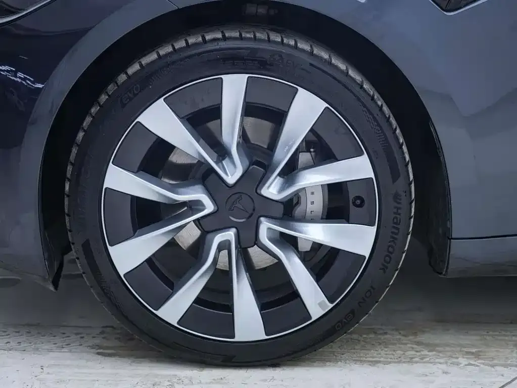 Tesla Model 3 — фото 10